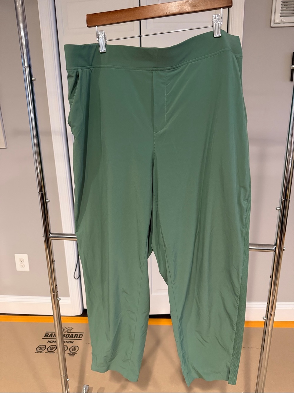 Women’s Athleta Green Active Pants